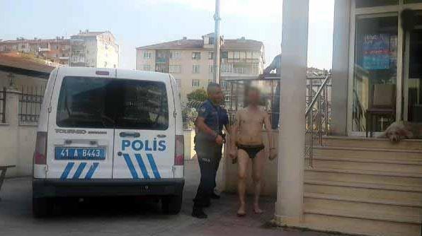 Fenomenlik İçin Soyundu, Linç Edilmekten Zor Kurtuldu