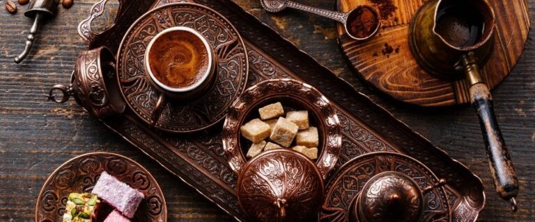 Güne Zinde Başlamak İsteyenler İçin En İyi 10 Türk Kahvesi Makinesi Önerileri